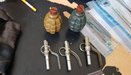 У Києві на станції метро “Вокзальна” упіймали чоловіка з бойовими гранатами
