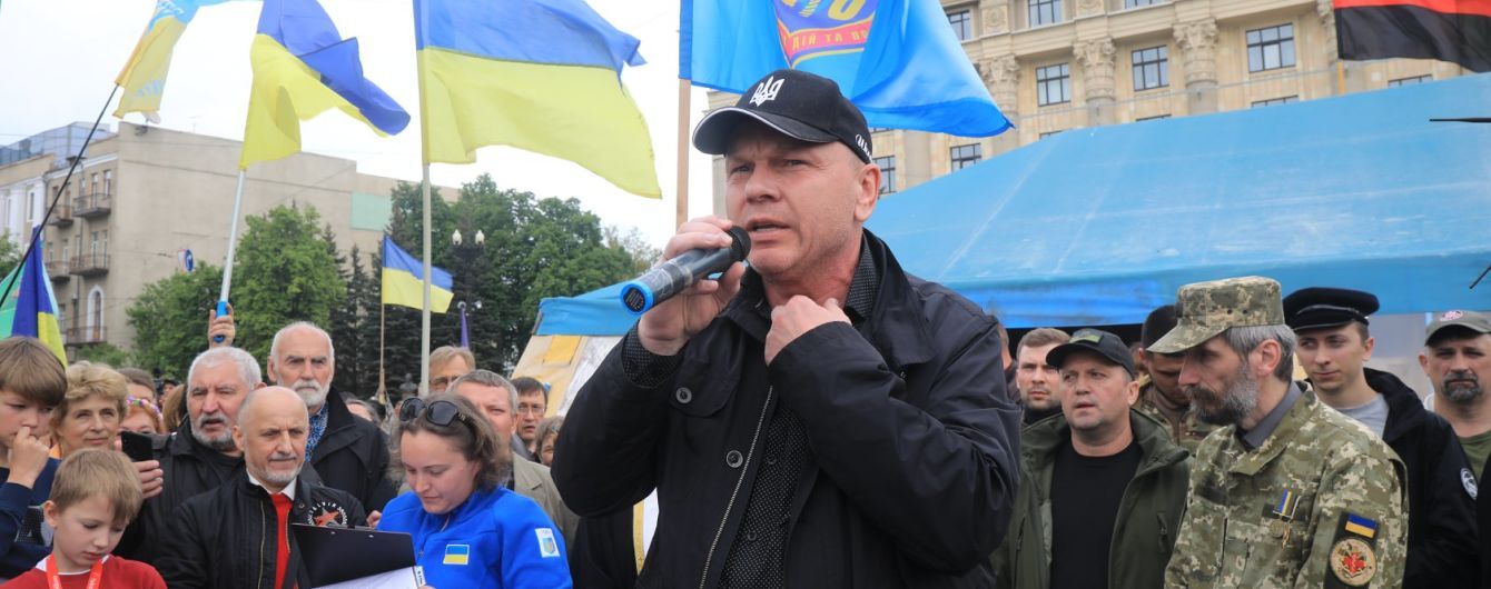 Страсти по палатке: на центральной площади Харькова волонтеры защищаются от коммунальщиков
