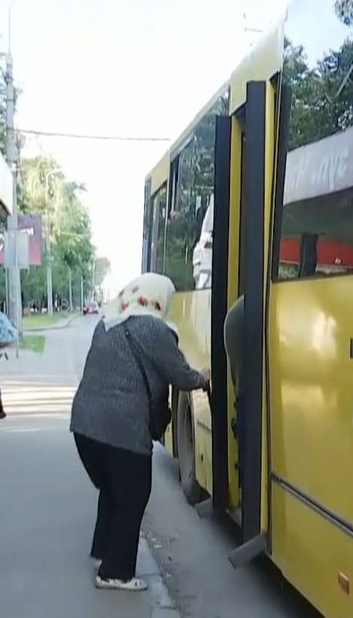 Из-за забастовки маршруток в Полтаве горожане по несколько часов добираются на работу