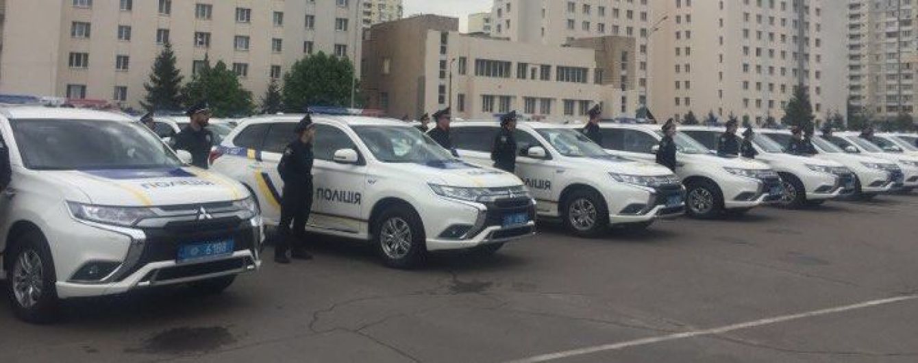 Нацполиция получила 83 гибридных кроссовера Mitsubishi Outlander