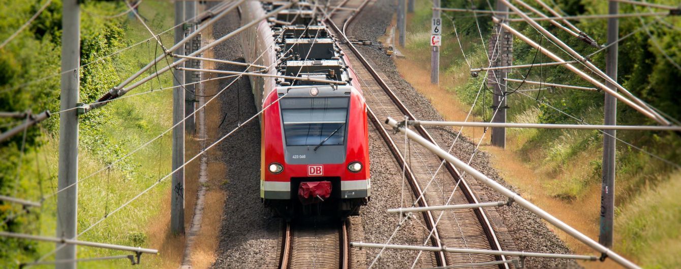 Бельгійський безхатько підпалив електрокабелі і зупинив рух всіх потягів