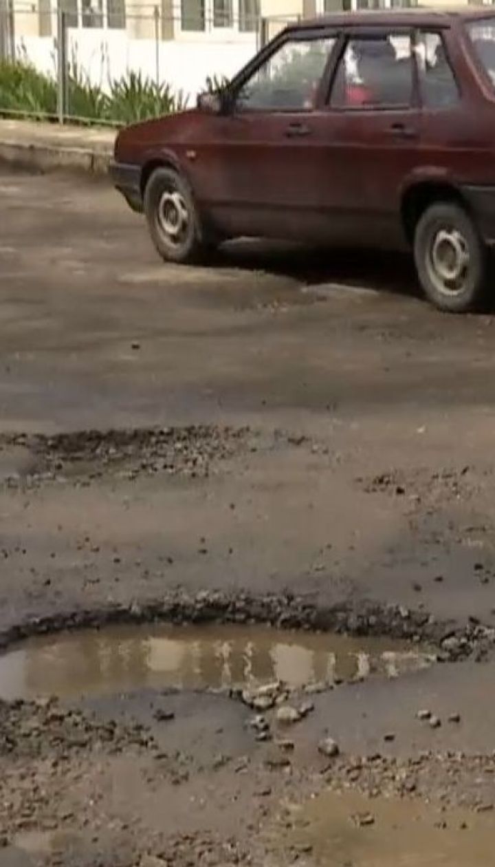 Работники Коломыйского филиала облавтодора закатали в луже асфальта на 150 тысяч гривен
