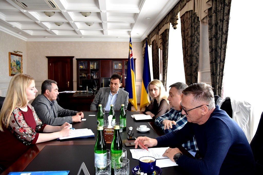 голова Закарпатської обласної ради Михайло Рівіс
Мотор Січ