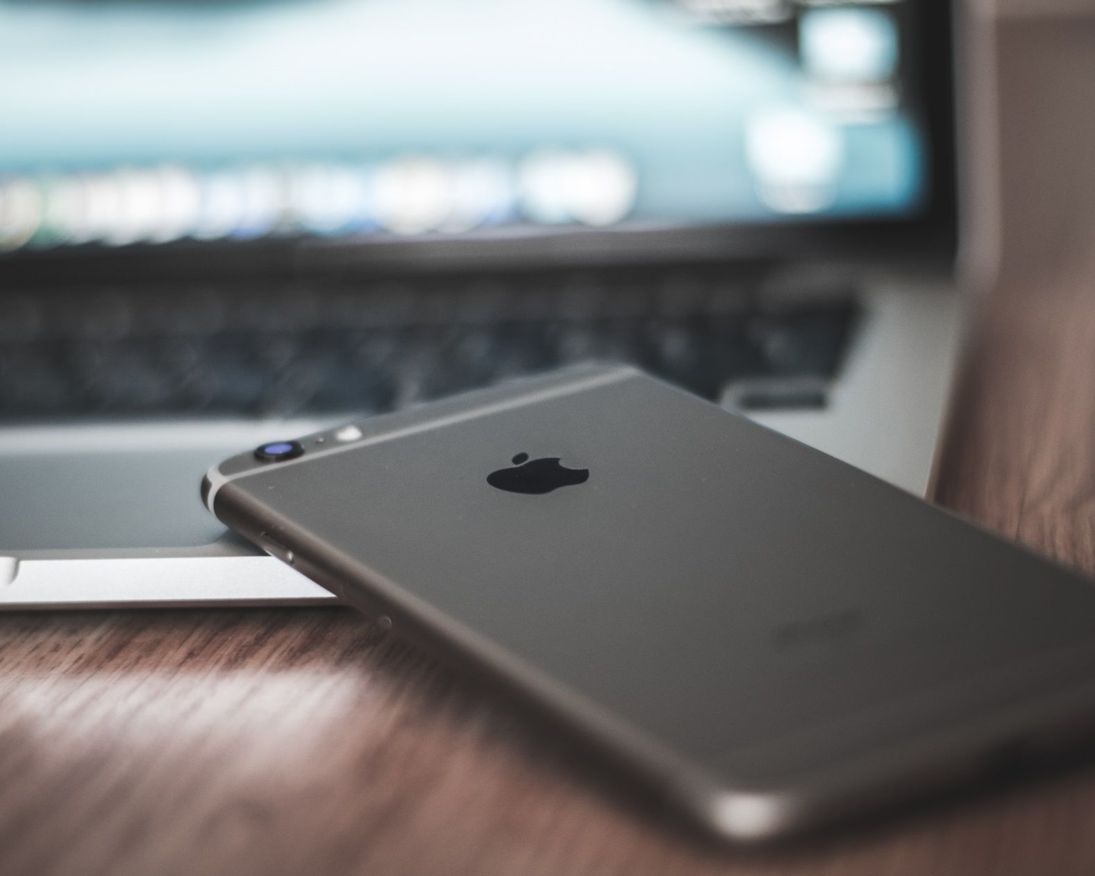 iPhone телефон