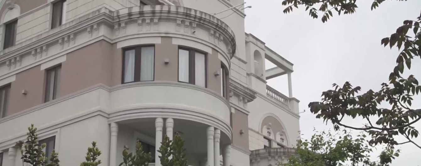 Журналисты показали элитную квартиру Зеленского в оккупированном Крыму
