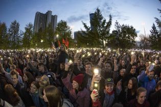 В Екатеринбурге протестуют против строительства храма, активистов разгоняют "православные титушки" и ОМОН. Что там происходит
