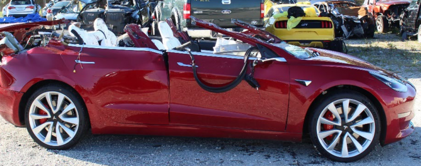 В Америке новая Tesla на автопилоте влетела в фуру. Водитель погиб