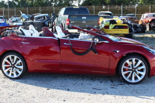 В Америке новая Tesla на автопилоте влетела в фуру. Водитель погиб