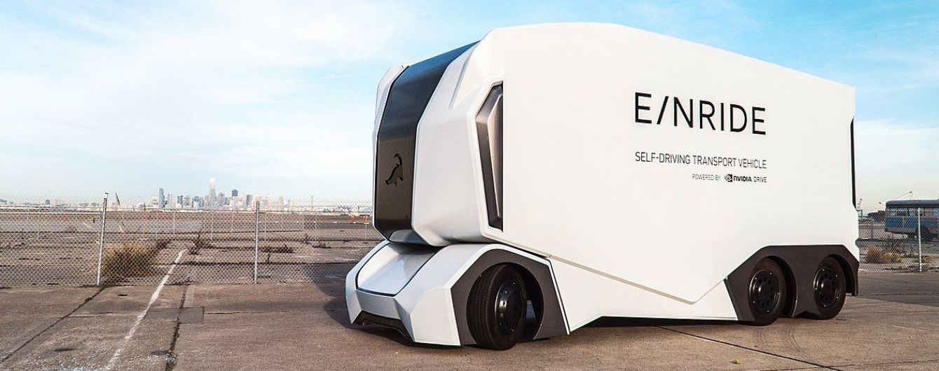 У Швеції почала роботу перша безпілотна вантажівка T-pod