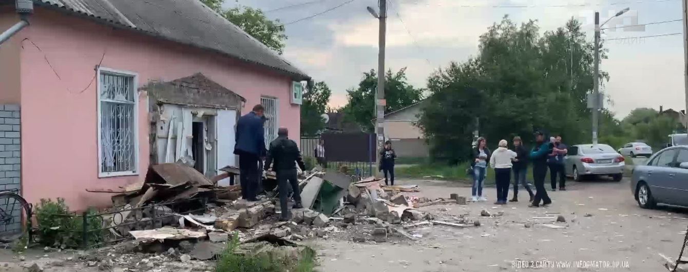 На Днепропетровщине взорвали банкомат и вытащили из него полмиллиона