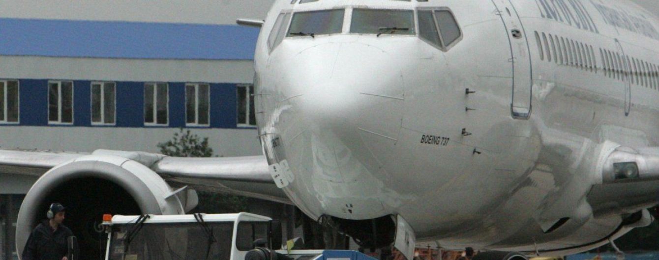 В Одесі екстрено сів літак через повідомлення про бомбу
