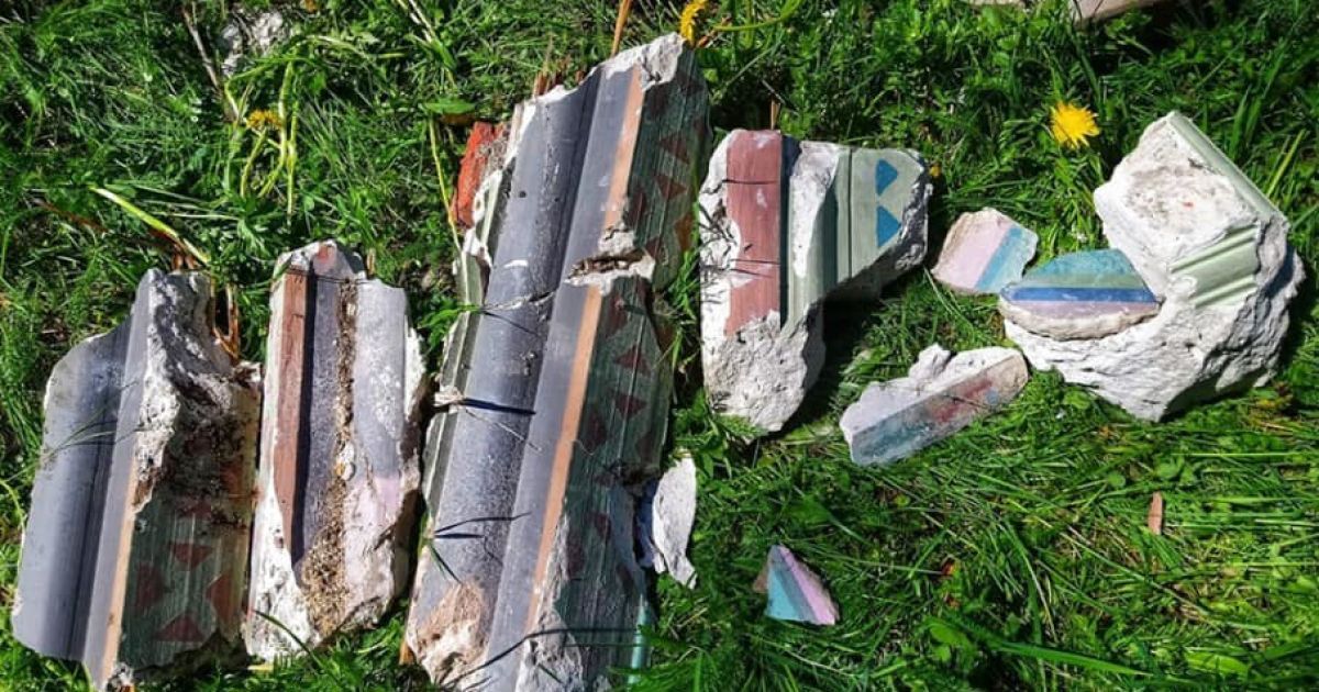 У храмі на Львівщині унікальні розписи замінили плиткою з Росії