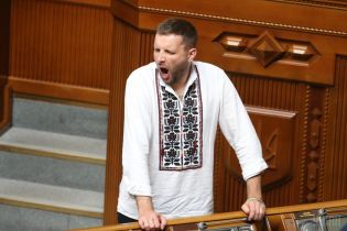 Вишиванки і жалобні вуалі: депутати переглядають гардероб перед інавгурацією Зеленського