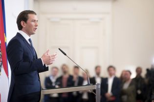 Парламент Австрії оголосив про недовіру канцлеру Курцу через скандал з фінансуванням РФ