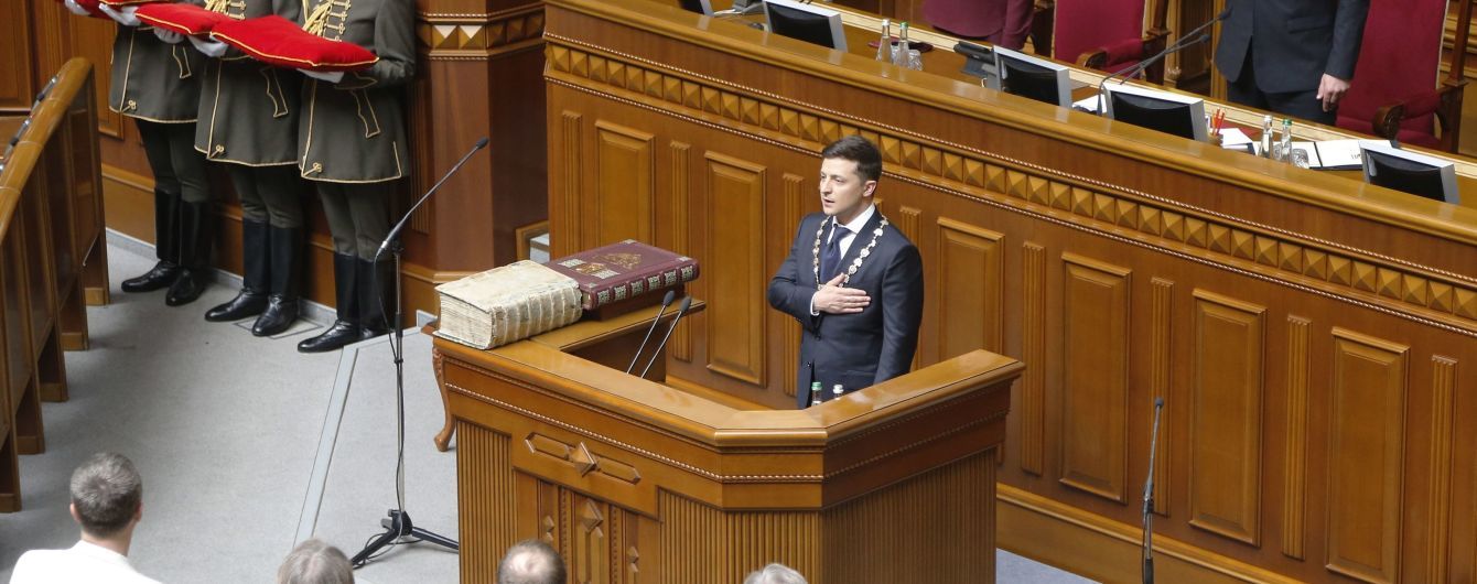 О роспуске Рады, увольнениях и прекращении огня. Полный текст и видео первой речи президента Зеленского