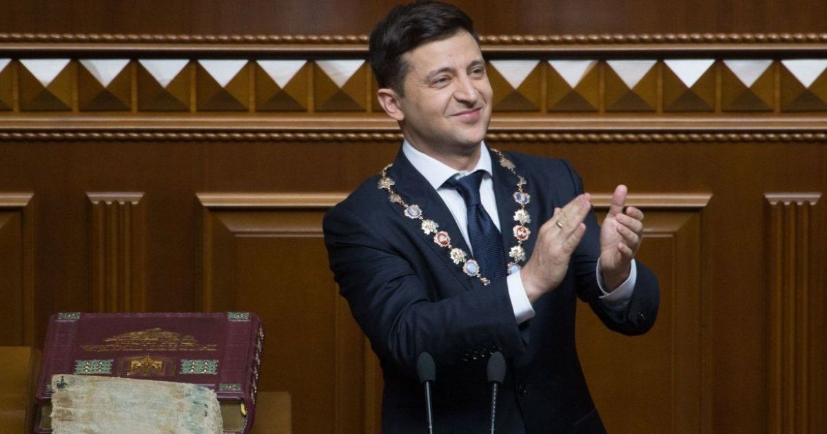 Притула, Тополя и другие. Президент поздравил украинских волонтеров и раздал им награды