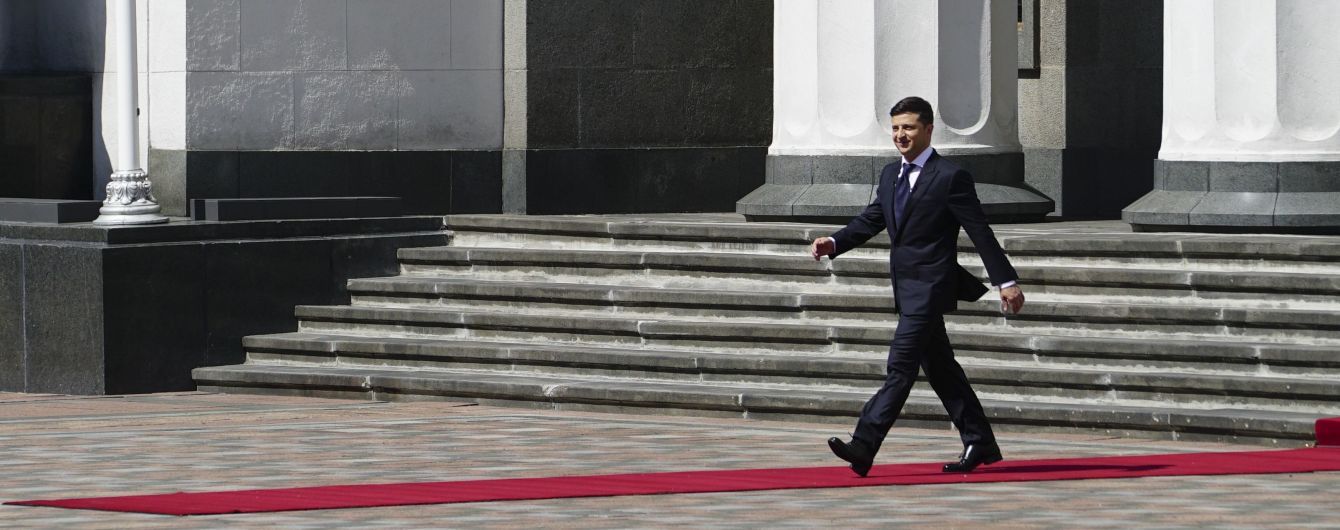 На сайте президента опубликовали адрес и официальную биографию Зеленского