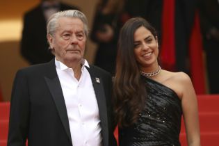 83-річний Ален Делон з'явився на Каннському кінофестивалі у супроводі доньки