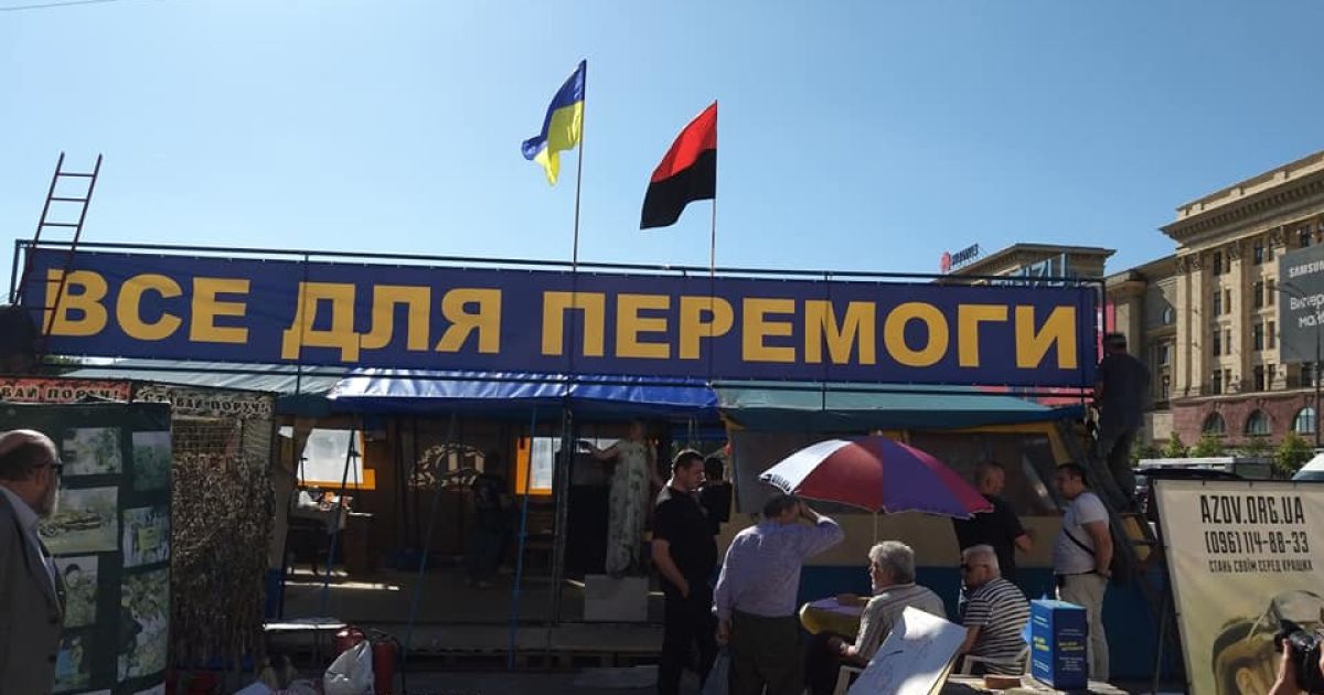 Известную волонтерскую палатку "Все для победы" в центре Харькова восстановили после поджога