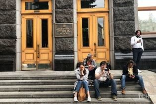"Чтобы я с ума сошел?": Зеленский прокомментировал возможность переезда на Банковую