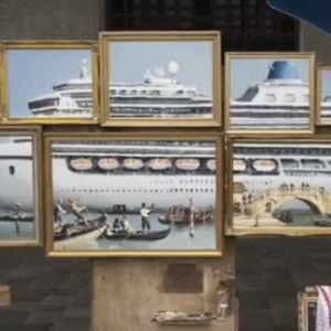 Бенксі виставив картину на Венеційській бієнале, але поліція його прогнала
