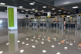 В аэропорту "Киев" открыли расширенный терминал с большим паркингом