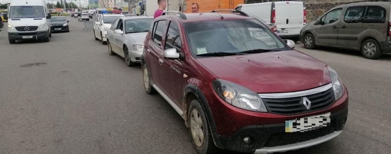 В Виннице ловили водителя, который пьяный и без прав спровоцировал аварию