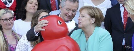 Это очень забавно: Ангела Меркель сделала дакфейс
