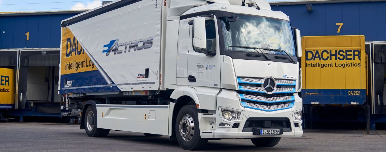 Mercedes тестує 18-тонну електровантажівку