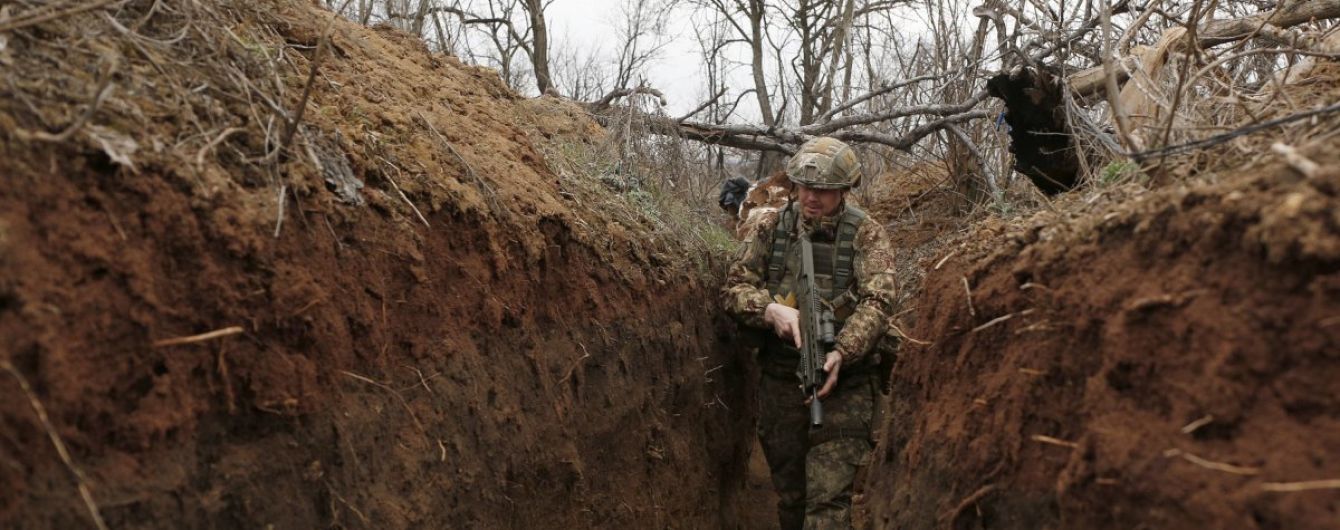 Боевики 24 раза нарушили режим тишины: боец ООС погиб, еще трое ранены