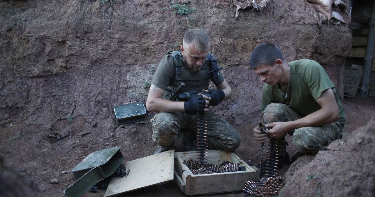Терористи на Донбасі стріляють із забороненої зброї, боєць ООС поранений