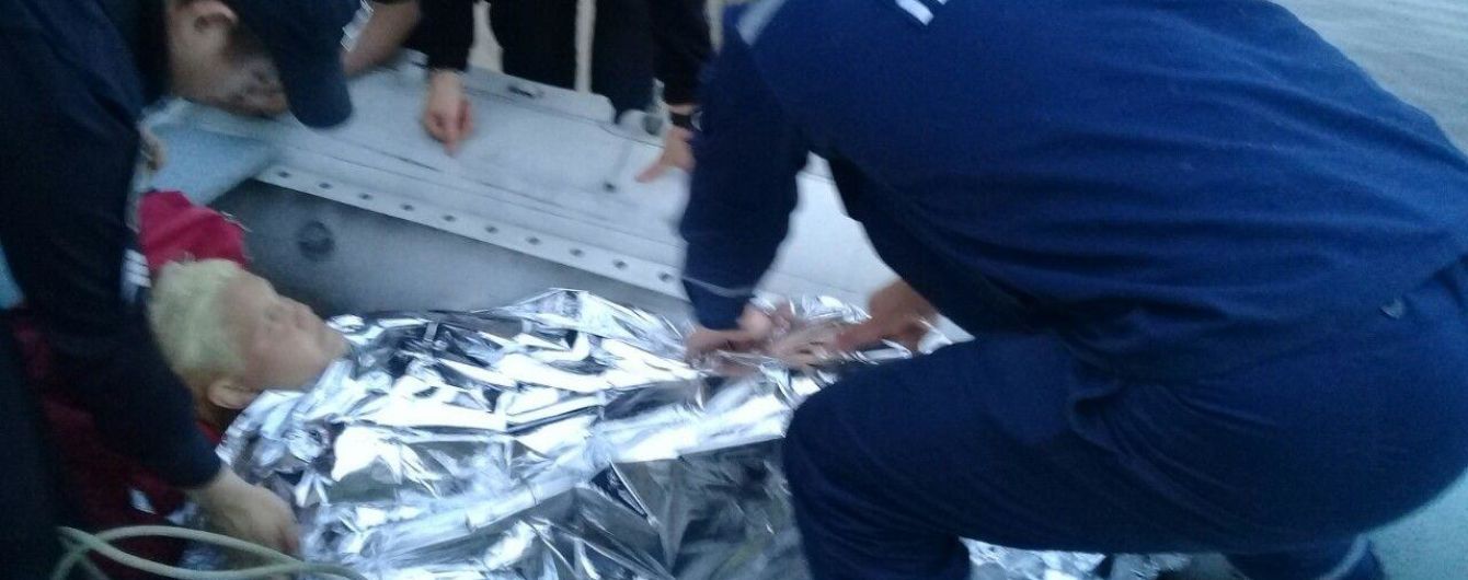 В Киеве ночью молодая женщина прыгнула с моста Метро в Днепр