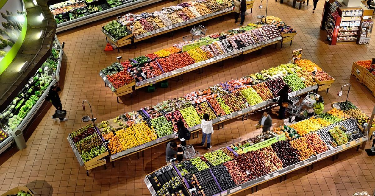 В Киеве любят мясо, на Полесье - сладости, а на Юге - овощи: как отличаются расходы украинцев в регионах