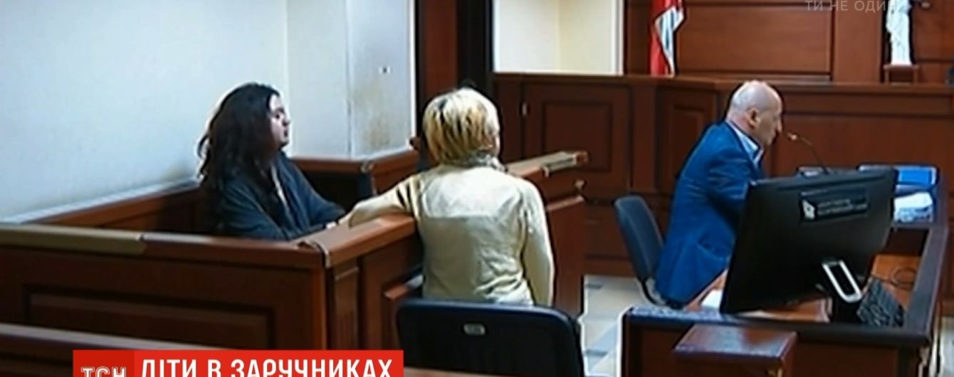 Арестованной в Грузии многодетной украинке суд продлил арест