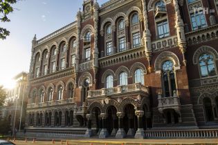 В Нацбанке не собираются ориентироваться на курс доллара заложен в бюджете