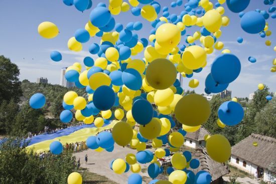 У КМДА закликали відмовитися від повітряних кульок на випускних