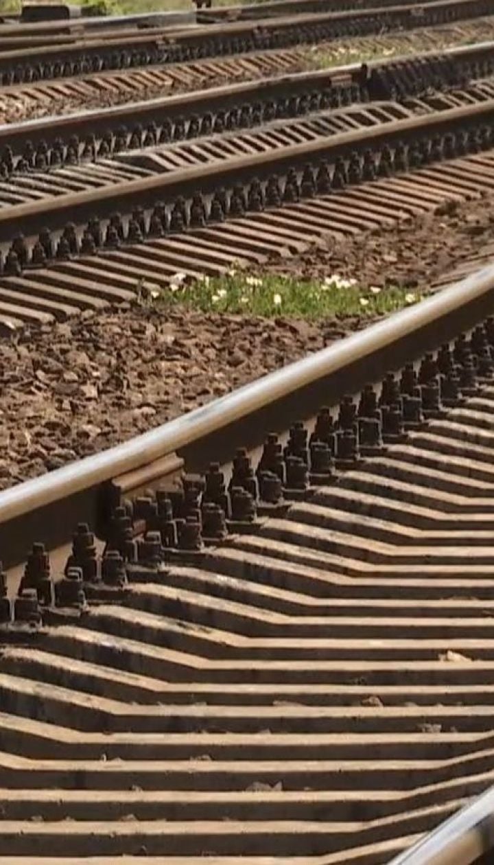 Рух потягів припинили у Кропивницькому, аби звести автомобільний тунель