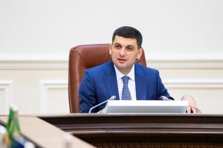 Гройсман анонсировал резкое повышение зарплат учителям