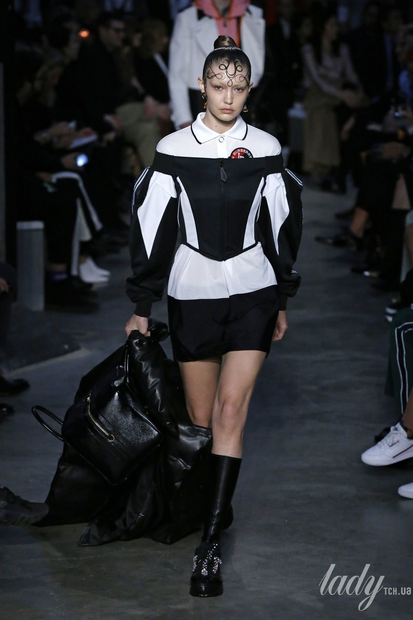 Коллекция Burberry прет-а-порте сезона осень-зима 2019-2020_6