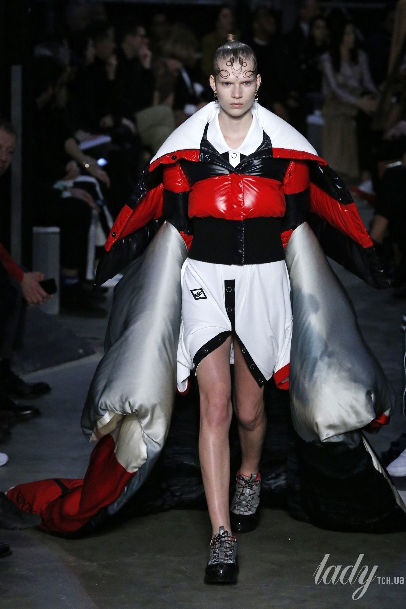 Коллекция Burberry прет-а-порте сезона осень-зима 2019-2020_32