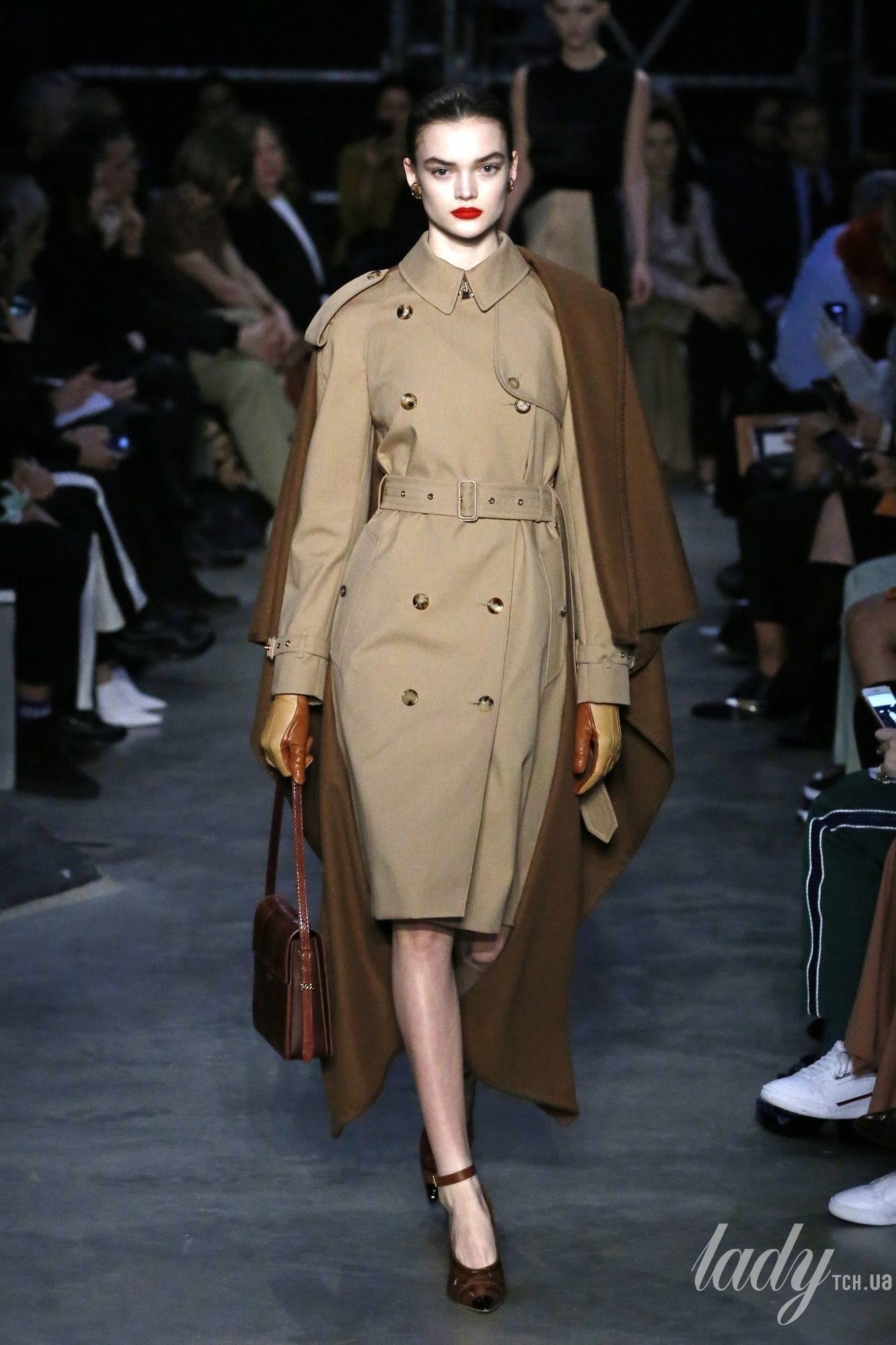 Коллекция Burberry прет-а-порте сезона осень-зима 2019-2020_48
