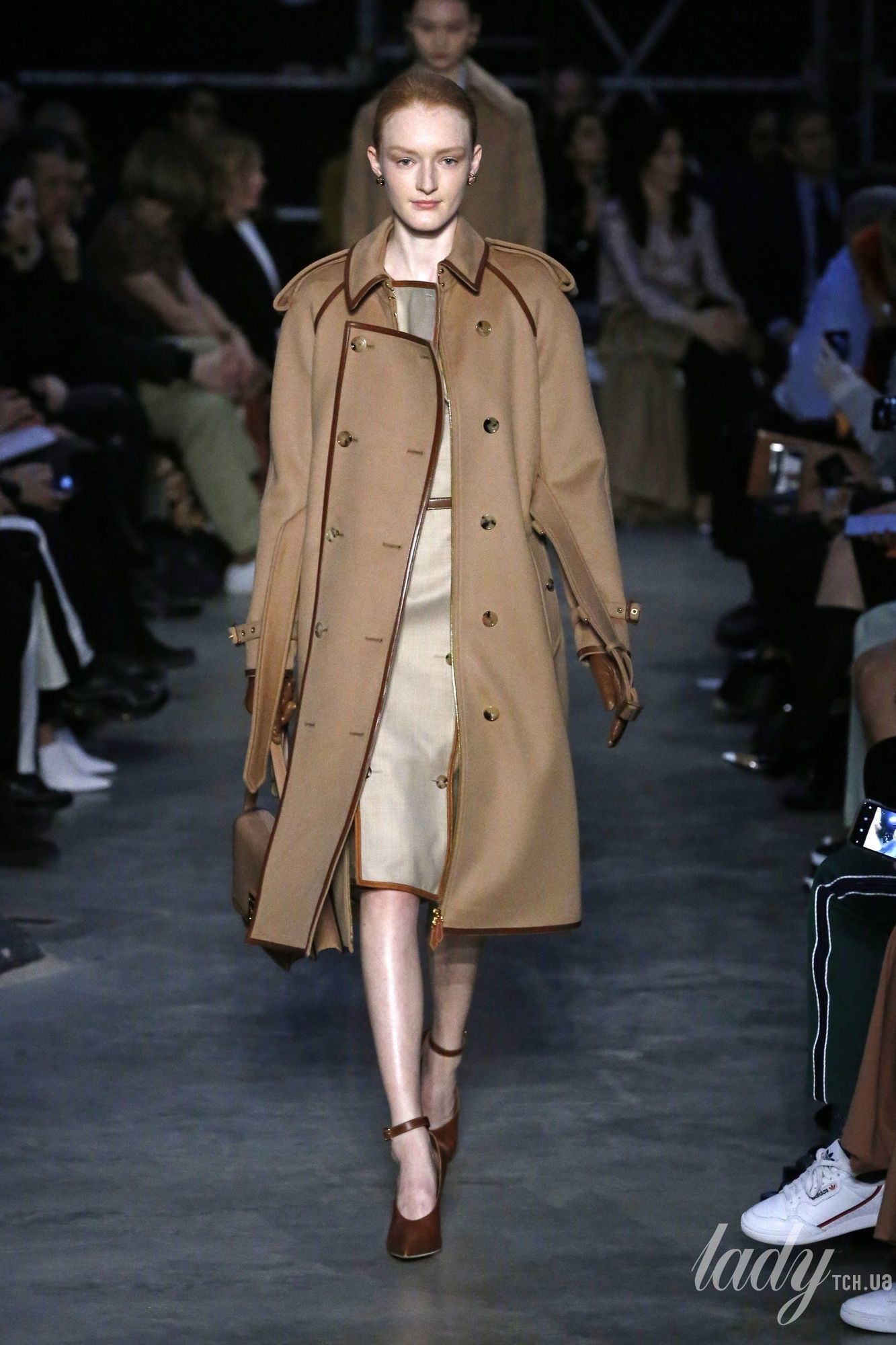 Коллекция Burberry прет-а-порте сезона осень-зима 2019-2020_53