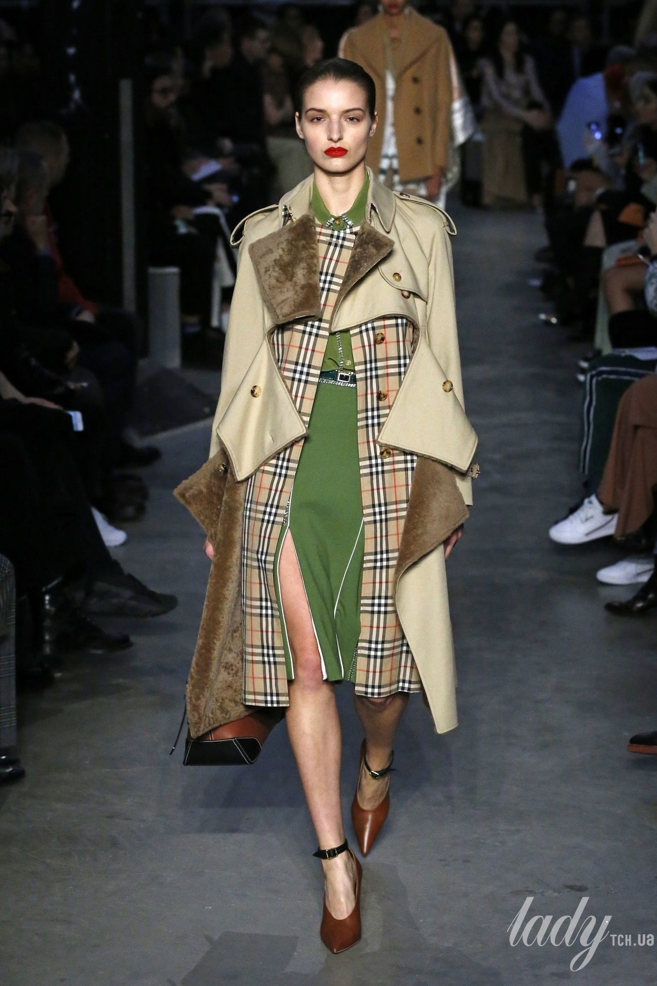 Коллекция Burberry прет-а-порте сезона осень-зима 2019-2020_93