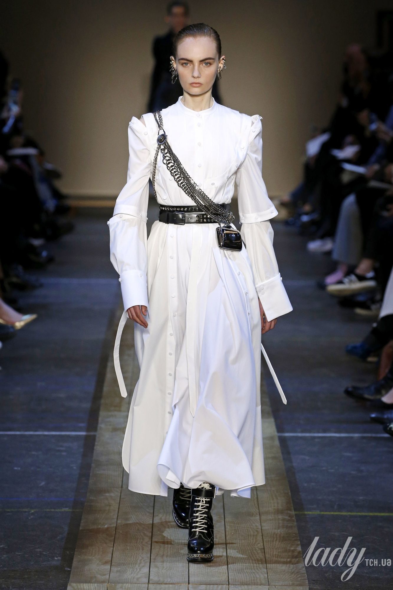 Коллекция Alexander McQueen прет-а-порте сезона осень-зима 2019-2020_5