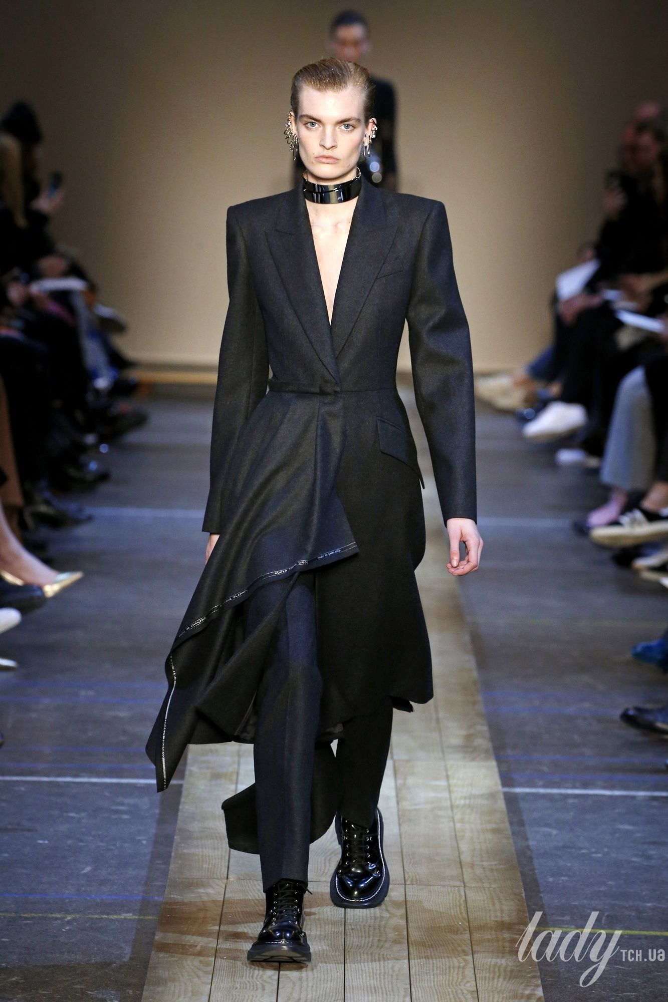 Коллекция Alexander McQueen прет-а-порте сезона осень-зима 2019-2020_2