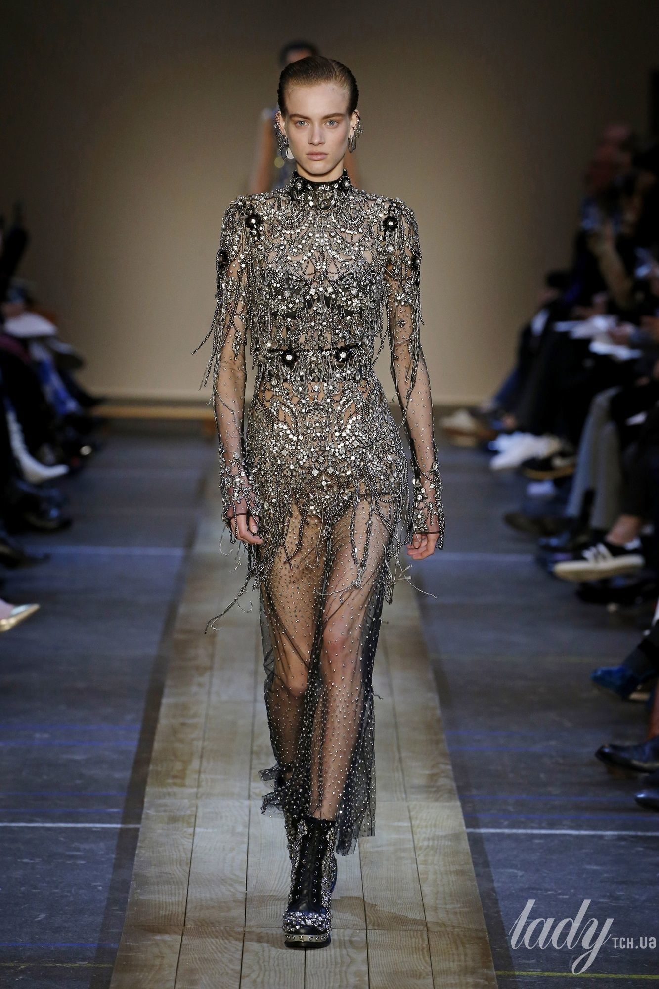 Коллекция Alexander McQueen прет-а-порте сезона осень-зима 2019-2020_32