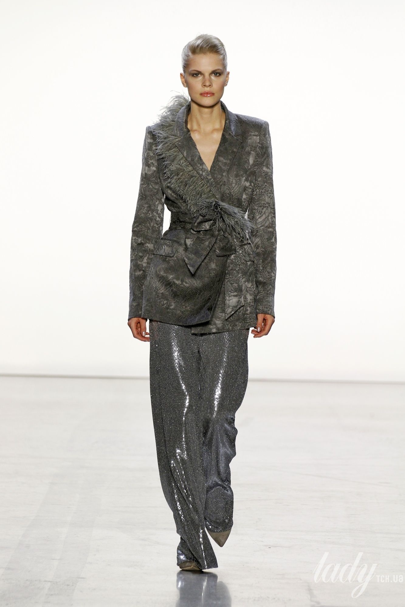 Коллекция Badgley Mischka прет-а-порте сезона осень-зима 2019-2020_26