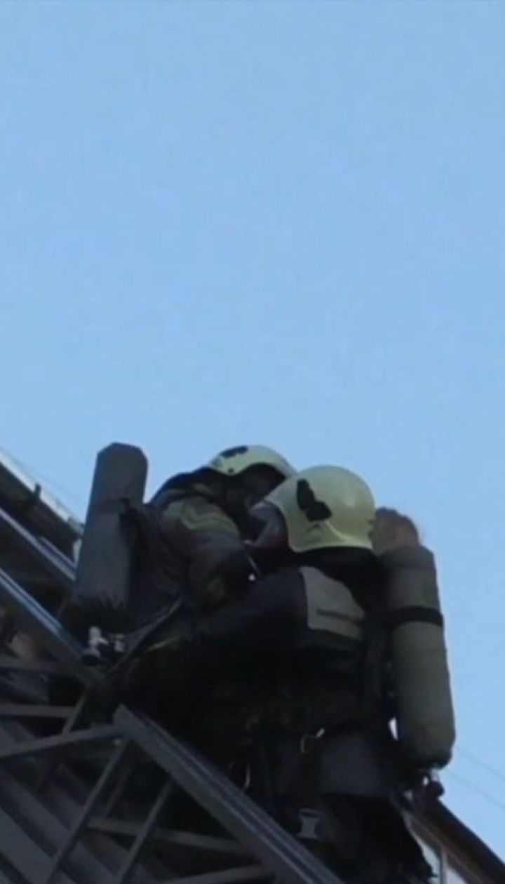 Під час пожежі у сумській багатоповерхівці у димовій пастці опинилася мама з дітьми