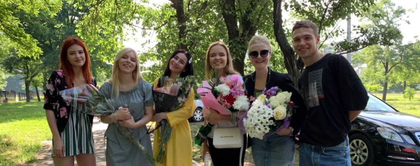 Актори серіалу "Школа" несподівано завітали на останній дзвоник до учнів з Миколаєва