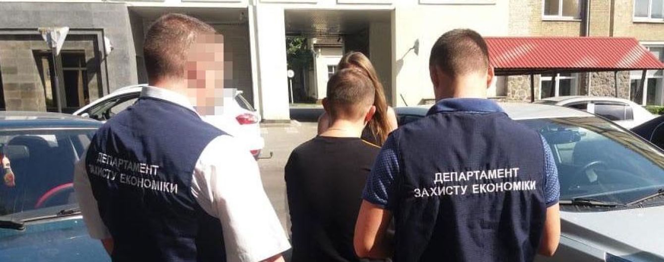 На Черкасчине разоблачили помощника председателя суда, который требовал взятки за влияние на работников Фемиды